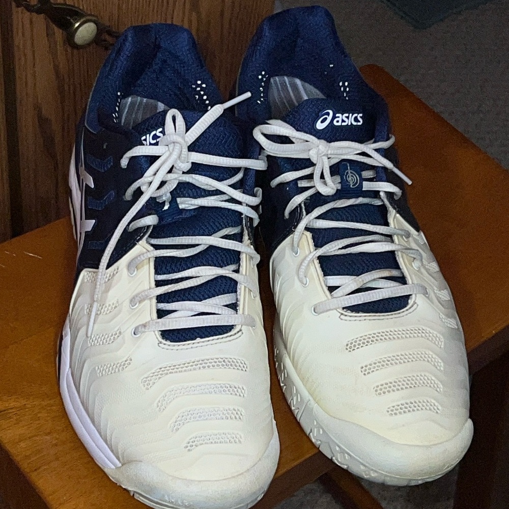 Aasics  men shoes size121/2 Preowned